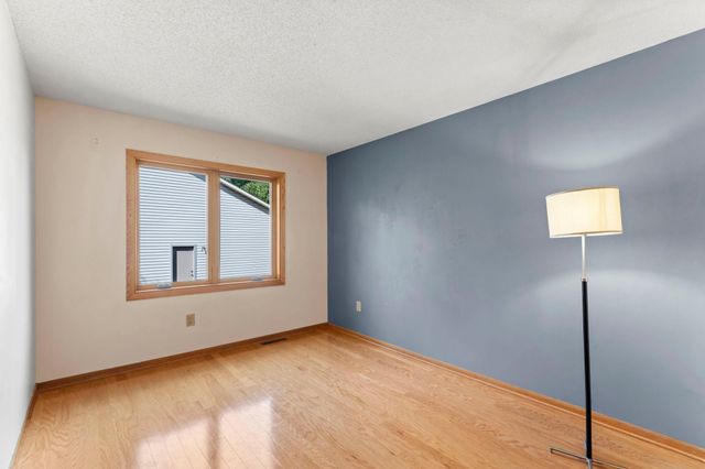 2824 Mckinley Drive, Woodbury, MN 55125