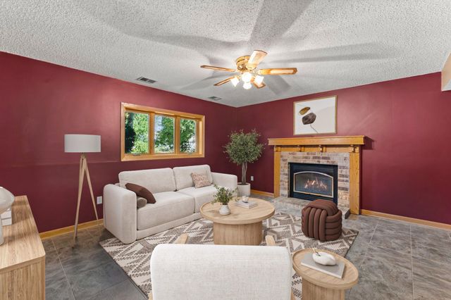 2824 Mckinley Drive, Woodbury, MN 55125