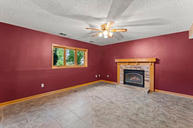 2824 Mckinley Drive, Woodbury, MN 55125