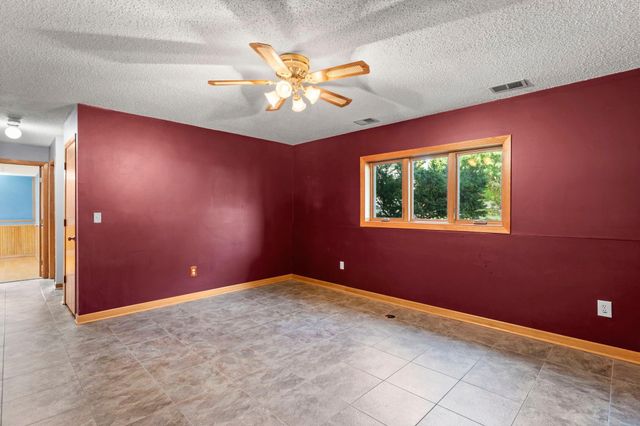 2824 Mckinley Drive, Woodbury, MN 55125