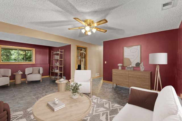 2824 Mckinley Drive, Woodbury, MN 55125