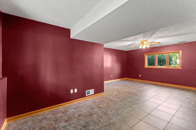 2824 Mckinley Drive, Woodbury, MN 55125