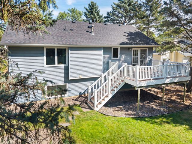 2824 Mckinley Drive, Woodbury, MN 55125