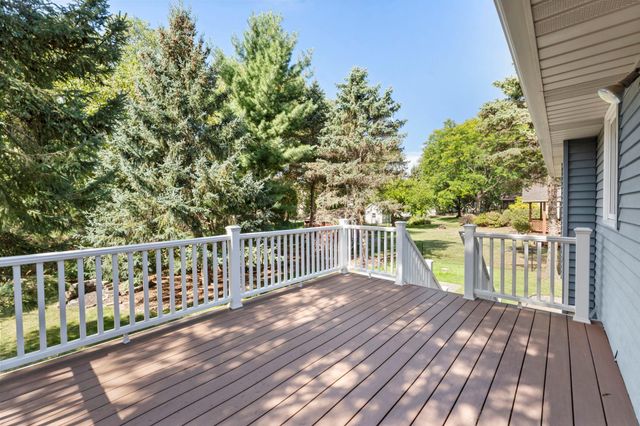 2824 Mckinley Drive, Woodbury, MN 55125