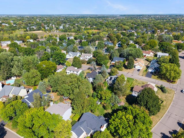 2824 Mckinley Drive, Woodbury, MN 55125