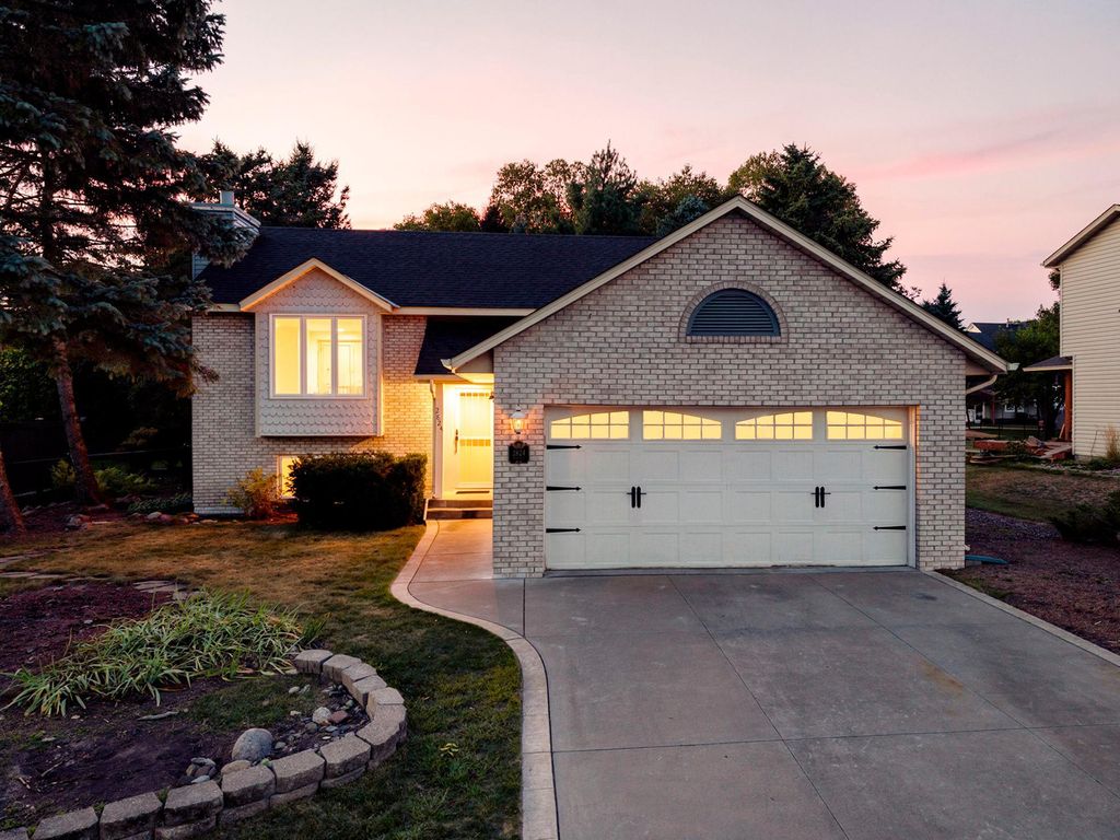 2824 Mckinley Drive, Woodbury, MN 55125 — exterior