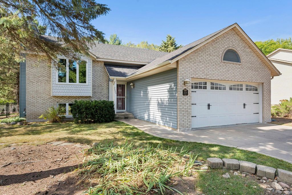 2824 Mckinley Drive, Woodbury, MN 55125 — photo 2