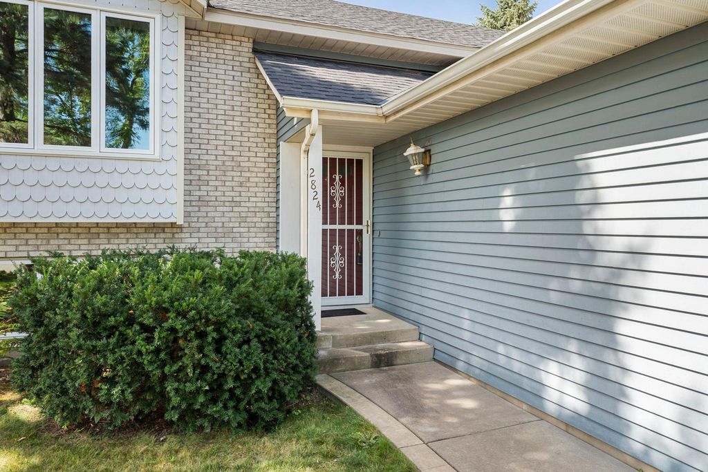 2824 Mckinley Drive, Woodbury, MN 55125 — photo 3