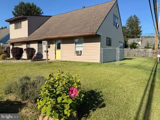 6 CANNA RD, Levittown, PA 19057