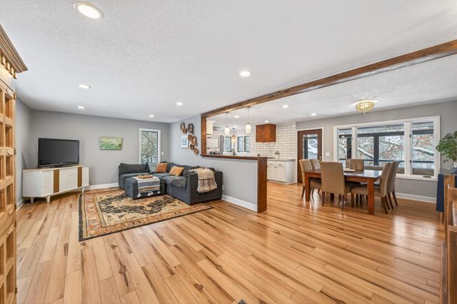 1610 Briarwood Avenue, Mahtomedi, MN 55115