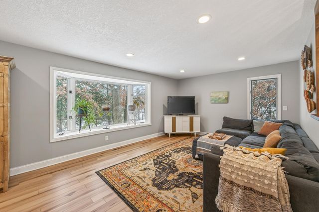 1610 Briarwood Avenue, Mahtomedi, MN 55115