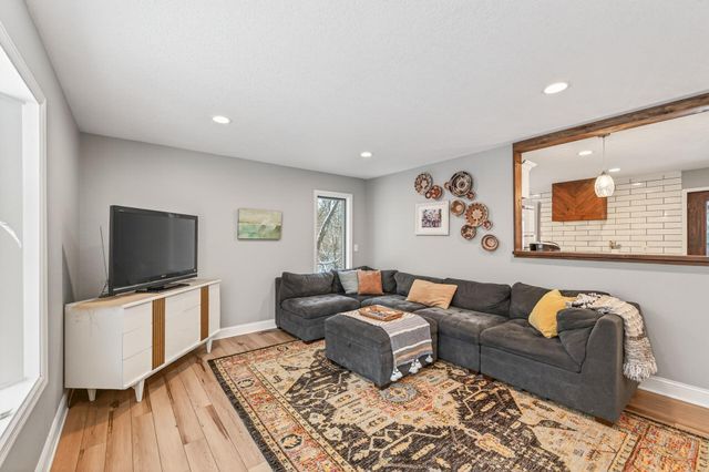 1610 Briarwood Avenue, Mahtomedi, MN 55115