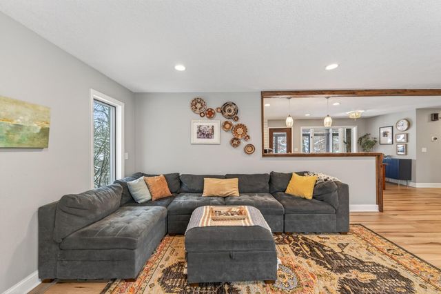 1610 Briarwood Avenue, Mahtomedi, MN 55115