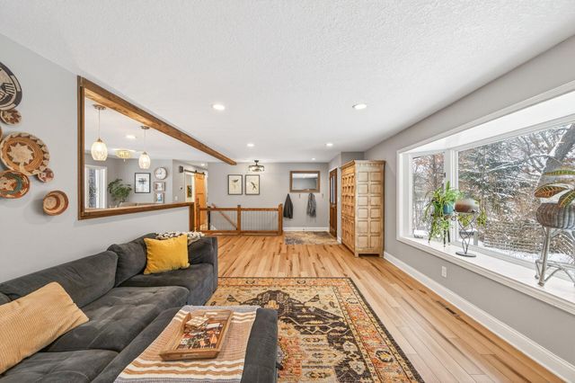 1610 Briarwood Avenue, Mahtomedi, MN 55115