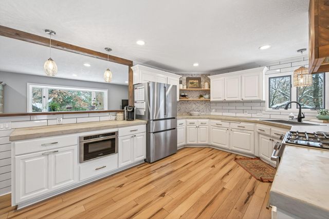 1610 Briarwood Avenue, Mahtomedi, MN 55115