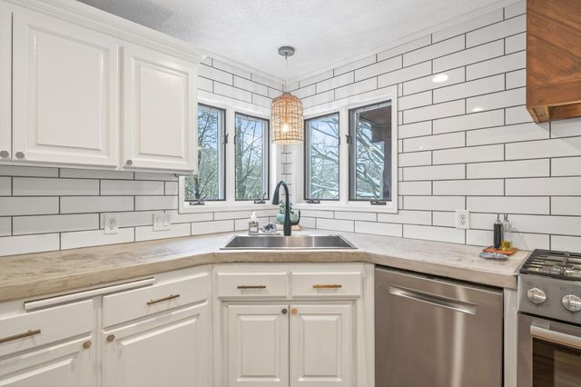 1610 Briarwood Avenue, Mahtomedi, MN 55115