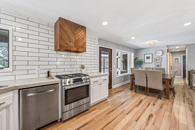 1610 Briarwood Avenue, Mahtomedi, MN 55115