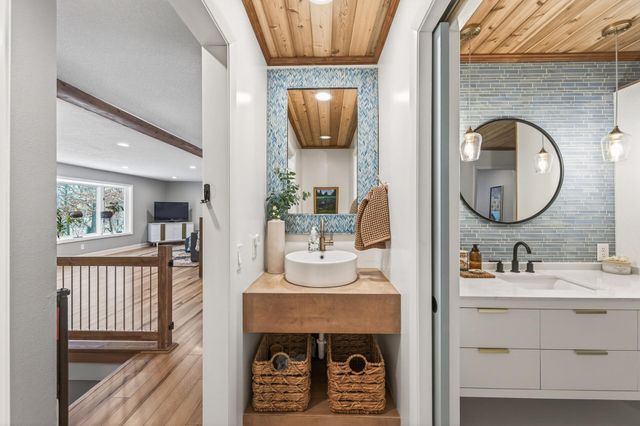 1610 Briarwood Avenue, Mahtomedi, MN 55115