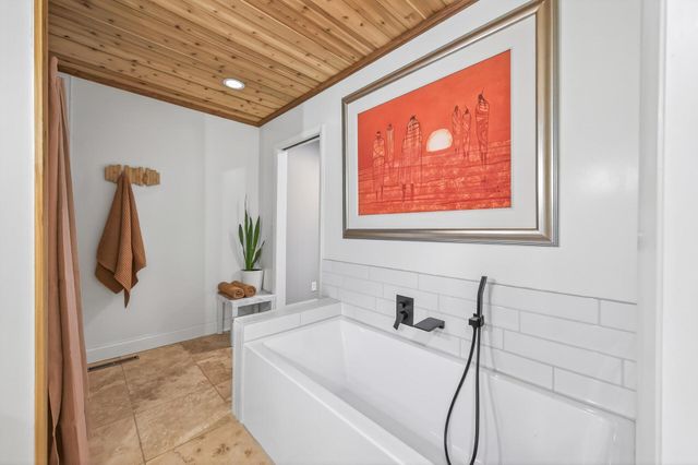 1610 Briarwood Avenue, Mahtomedi, MN 55115