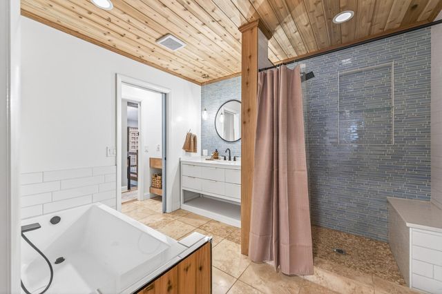 1610 Briarwood Avenue, Mahtomedi, MN 55115