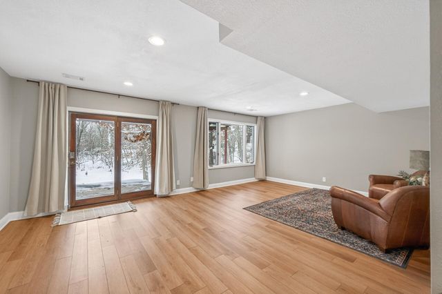 1610 Briarwood Avenue, Mahtomedi, MN 55115