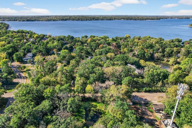 1610 Briarwood Avenue, Mahtomedi, MN 55115