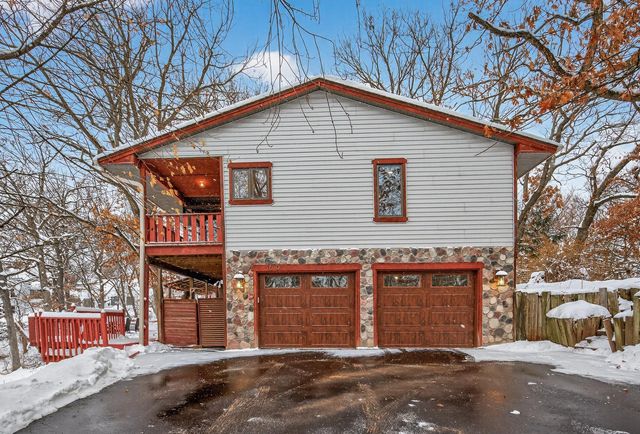 1610 Briarwood Avenue, Mahtomedi, MN 55115