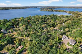 1610 Briarwood Avenue, Mahtomedi, MN 55115