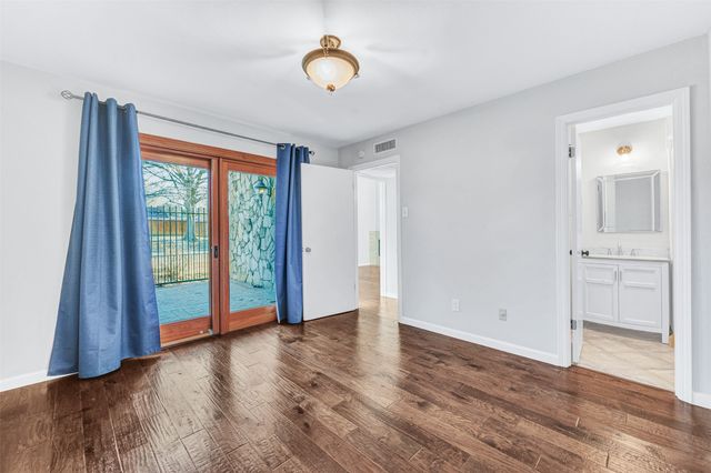 2901 Country Place Circle, Carrollton, TX 75006