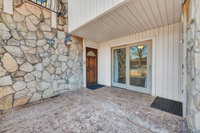 2901 Country Place Circle, Carrollton, TX 75006