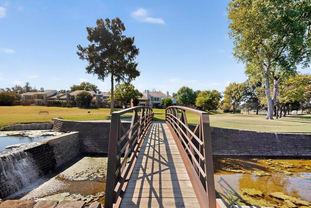 2901 Country Place Circle, Carrollton, TX 75006