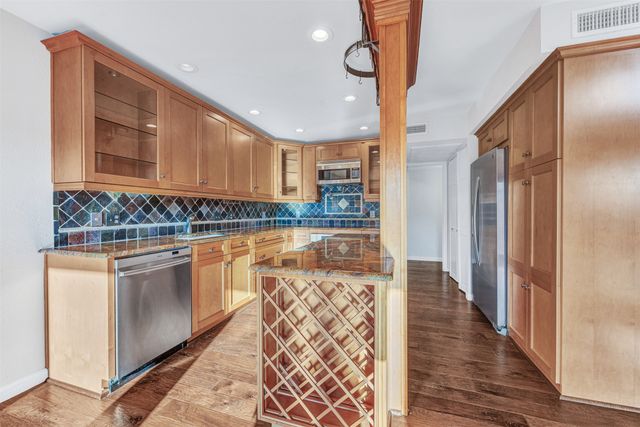 2901 Country Place Circle, Carrollton, TX 75006