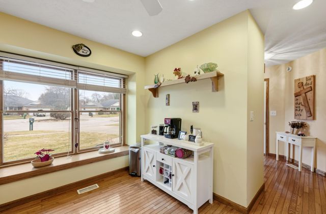 712 Dogwood Court SW, Demotte, IN 46310