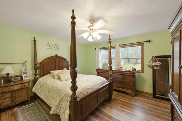 712 Dogwood Court SW, Demotte, IN 46310