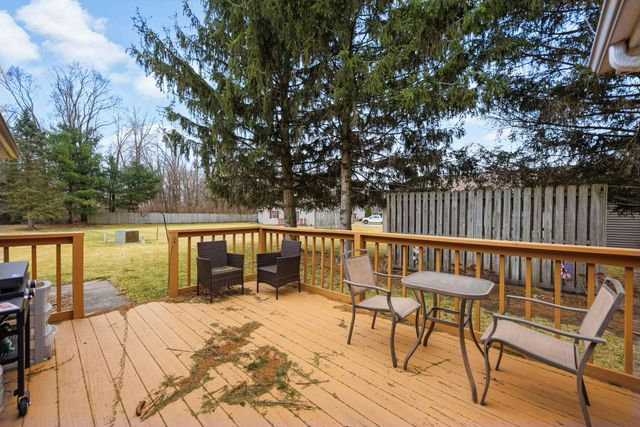 712 Dogwood Court SW, Demotte, IN 46310