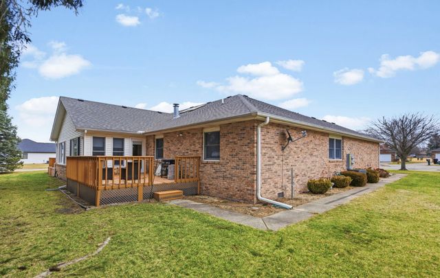 712 Dogwood Court SW, Demotte, IN 46310