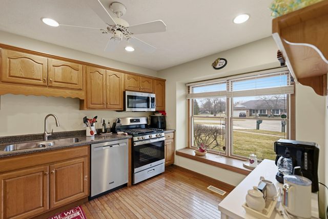 712 Dogwood Court SW, Demotte, IN 46310