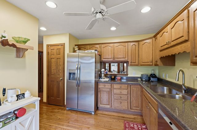 712 Dogwood Court SW, Demotte, IN 46310