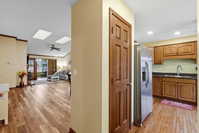 712 Dogwood Court SW, Demotte, IN 46310