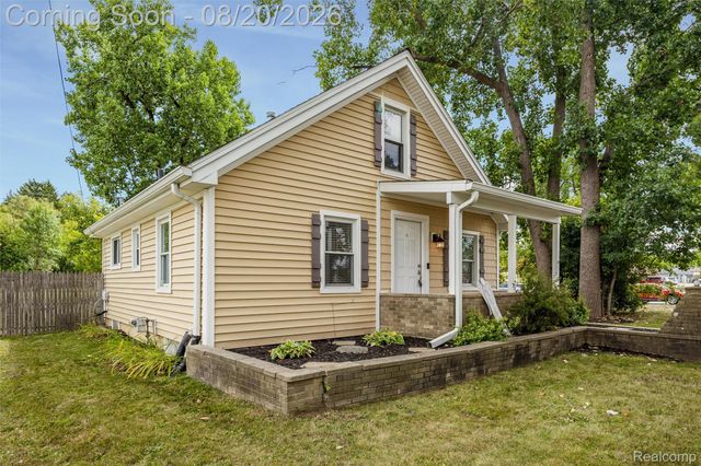 4465 S Center Road, Burton, MI 48519