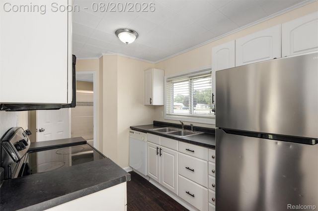 4465 S Center Road, Burton, MI 48519