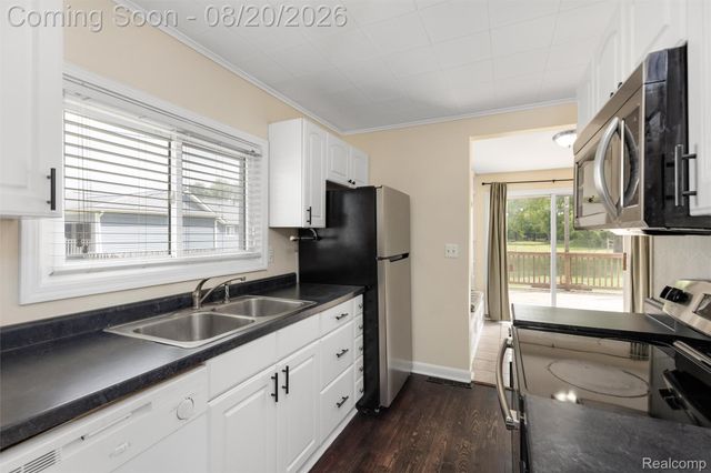 4465 S Center Road, Burton, MI 48519