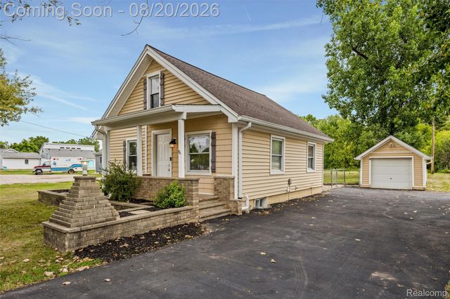 4465 S Center Road, Burton, MI 48519