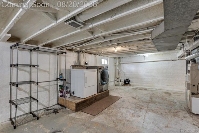 4465 S Center Road, Burton, MI 48519