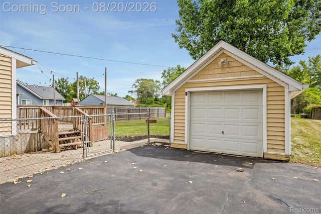 4465 S Center Road, Burton, MI 48519