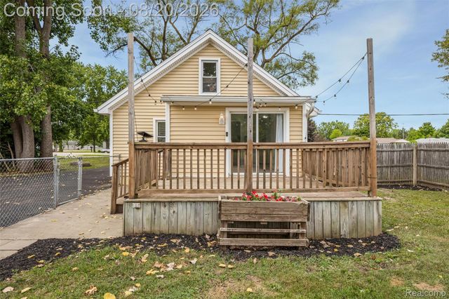 4465 S Center Road, Burton, MI 48519