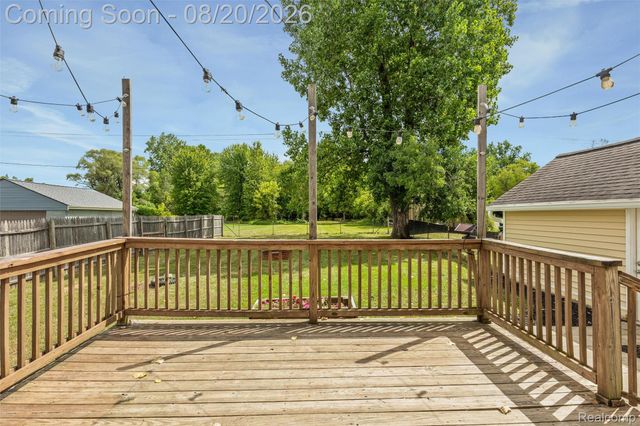 4465 S Center Road, Burton, MI 48519