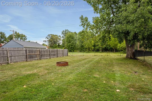 4465 S Center Road, Burton, MI 48519