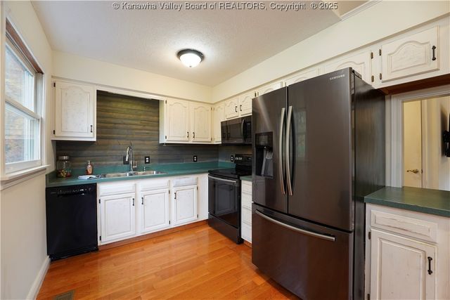 7 Good Dog Road, Charleston, WV 25312