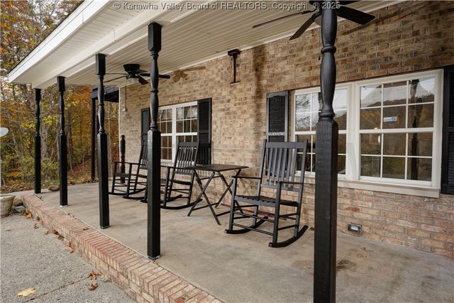 7 Good Dog Road, Charleston, WV 25312